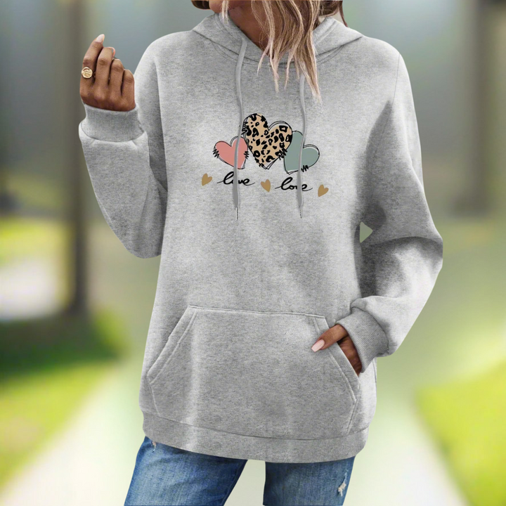 Elara™ – Be Loved Hoodie mit Herzaufdruck