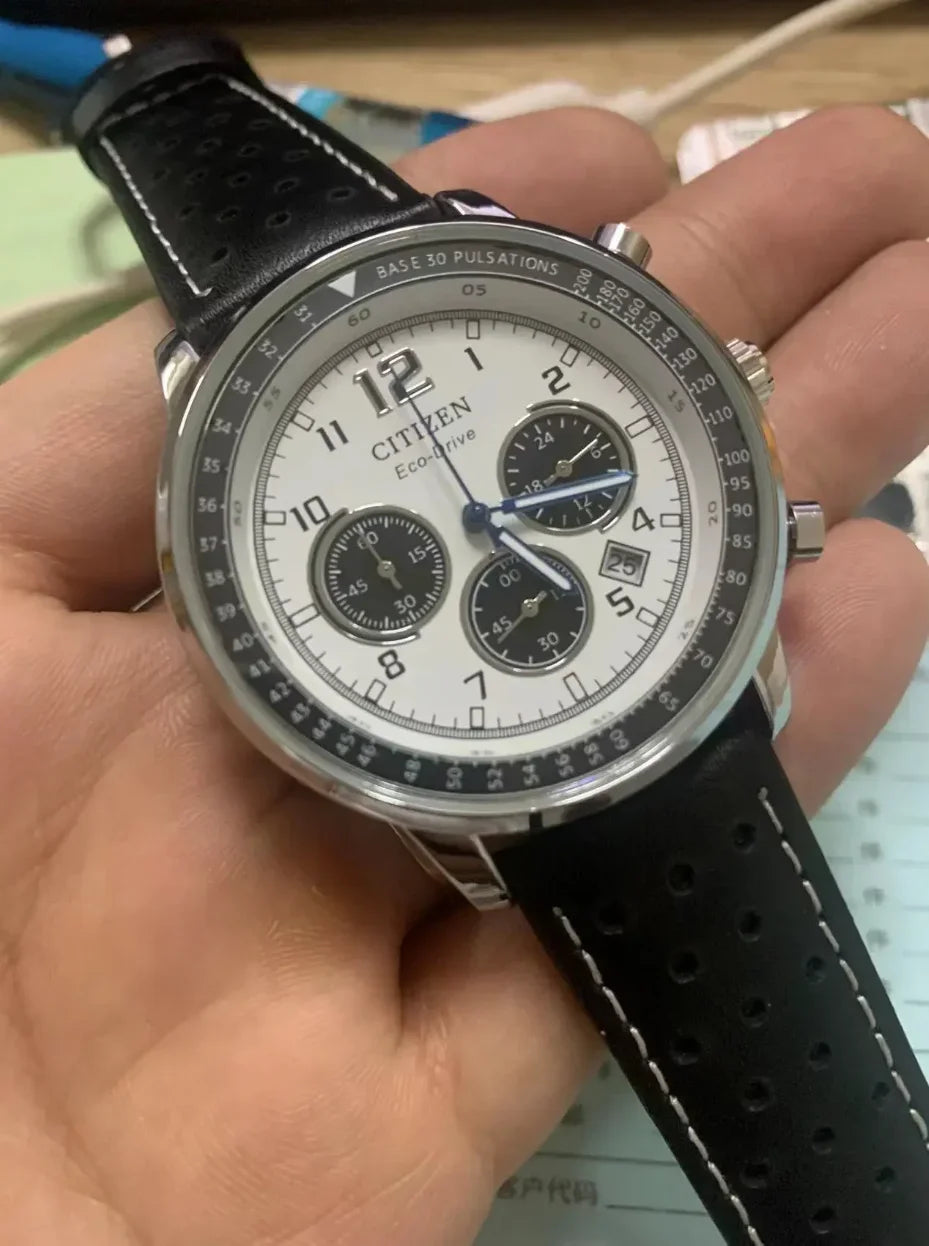 Stijlvol Horloge met Strakke Wijzerplaat
